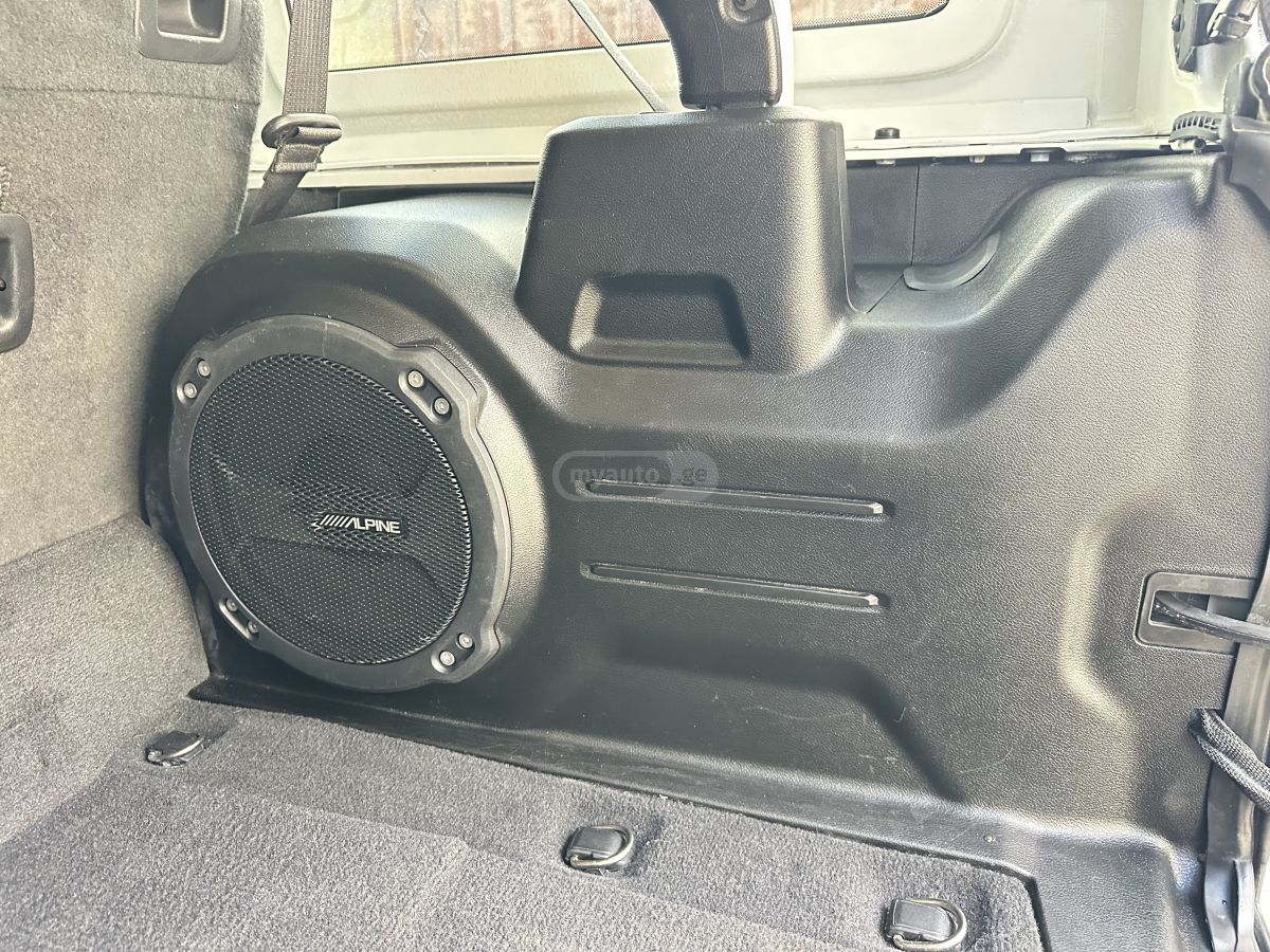 Jeep Wrangler - фото 13