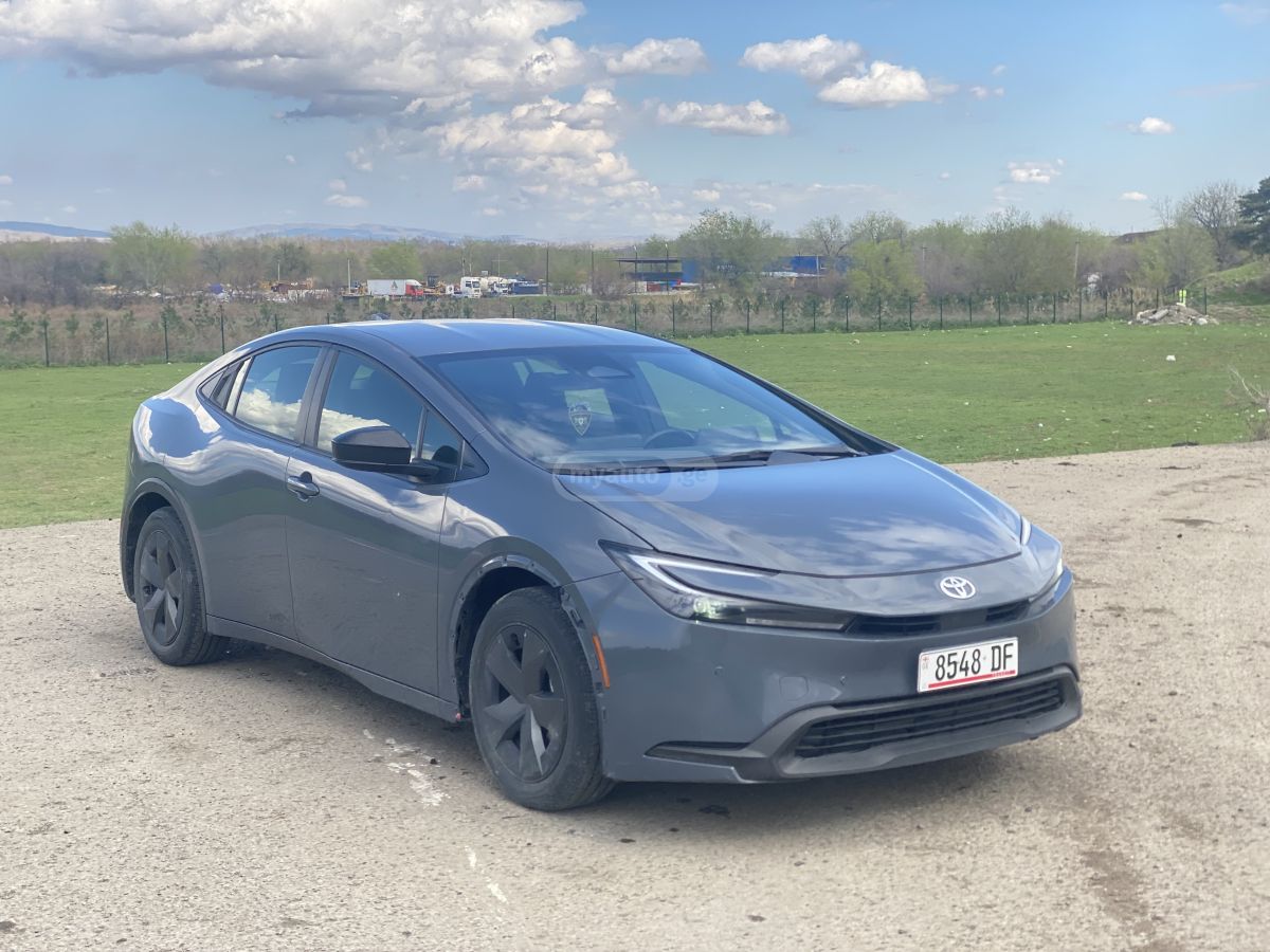 Toyota Prius - фото 1