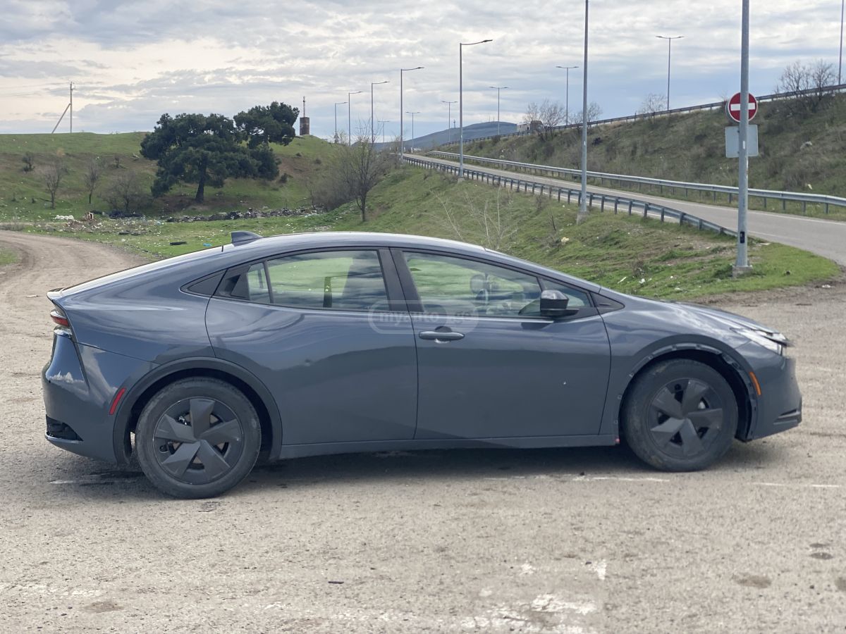 Toyota Prius - фото 8