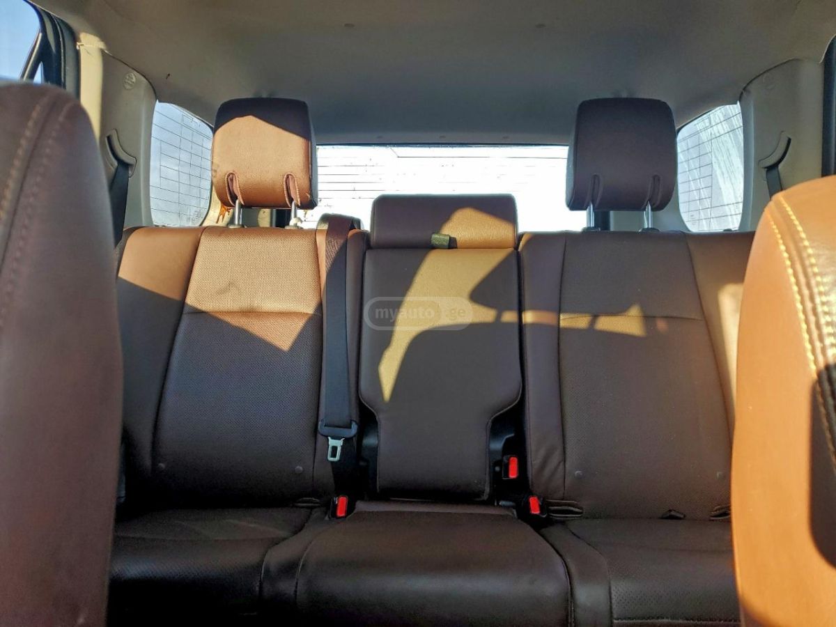 Toyota Limited 4dr 4x2 Automatic — миниатюра 7