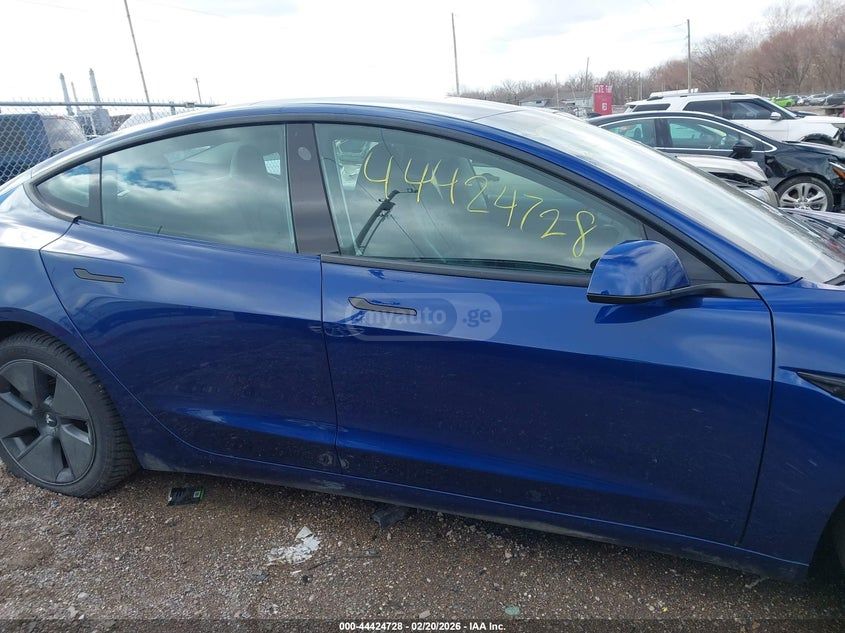 Tesla Model 3 - фото 10