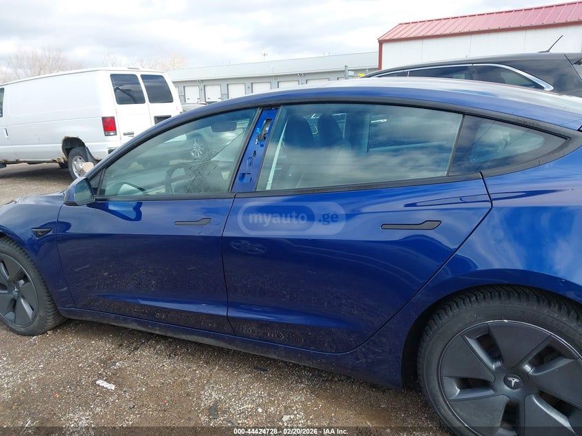 Tesla Model 3 - фото 11