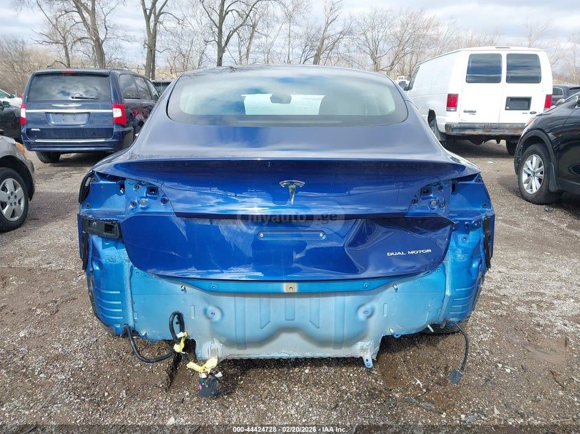 Tesla Model 3 - фото 12