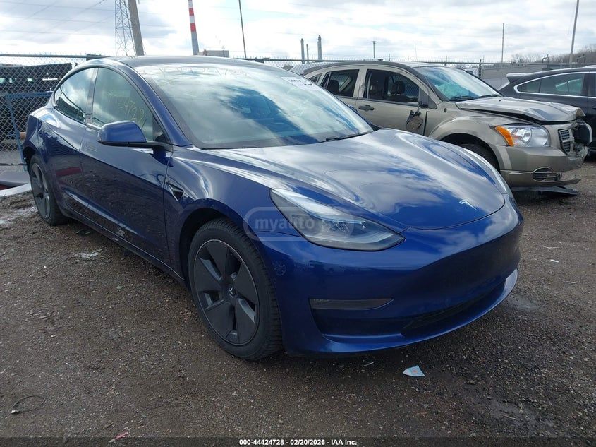 Tesla Model 3 - фото 13