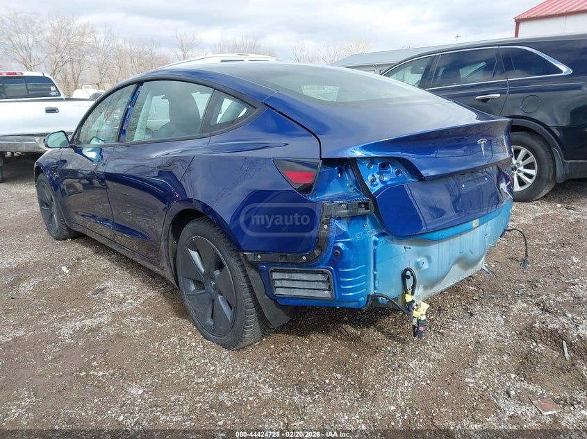 Tesla Model 3 - фото 2