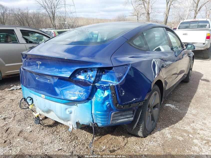 Tesla Model 3 - фото 3