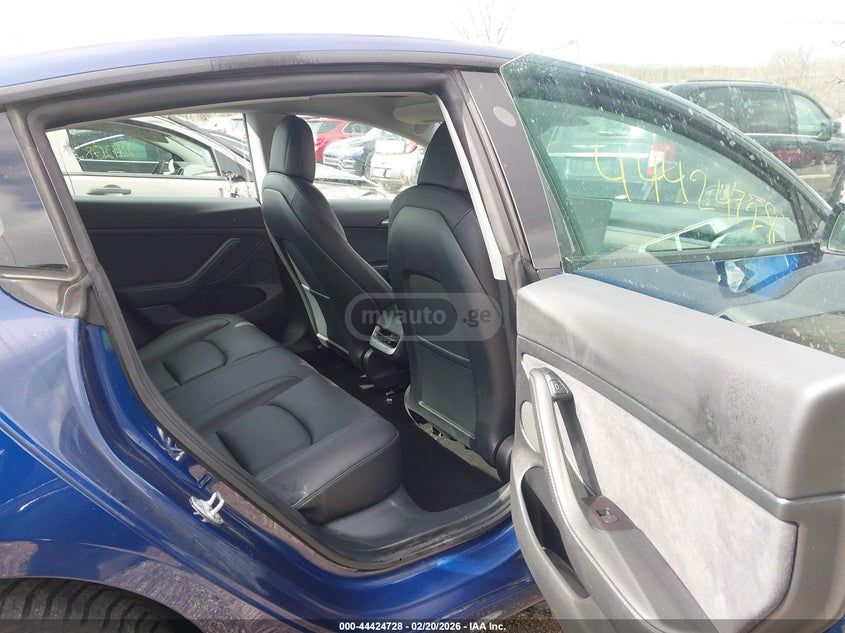 Tesla Model 3 - фото 6