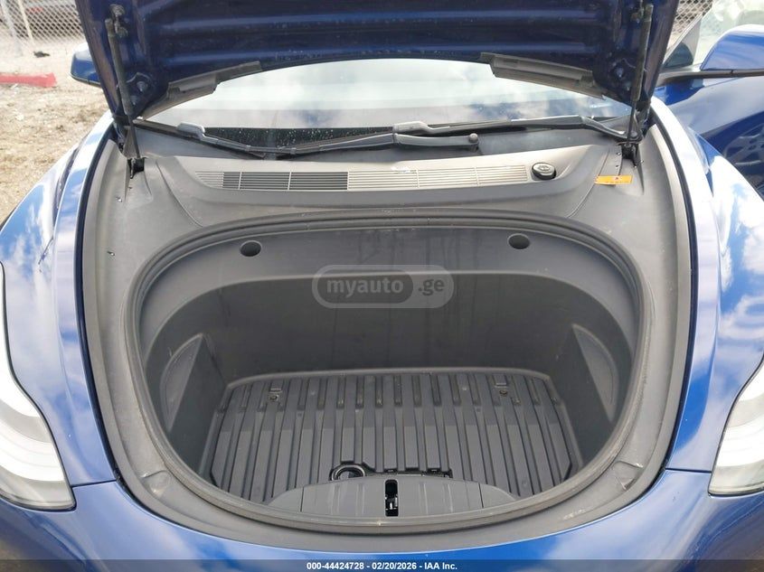 Tesla Model 3 - фото 7