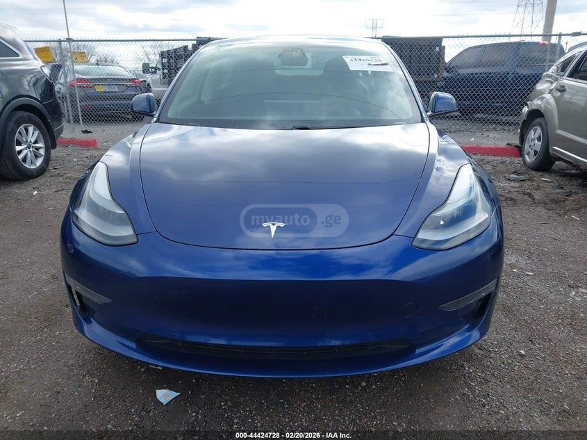 Tesla Model 3 - фото 9