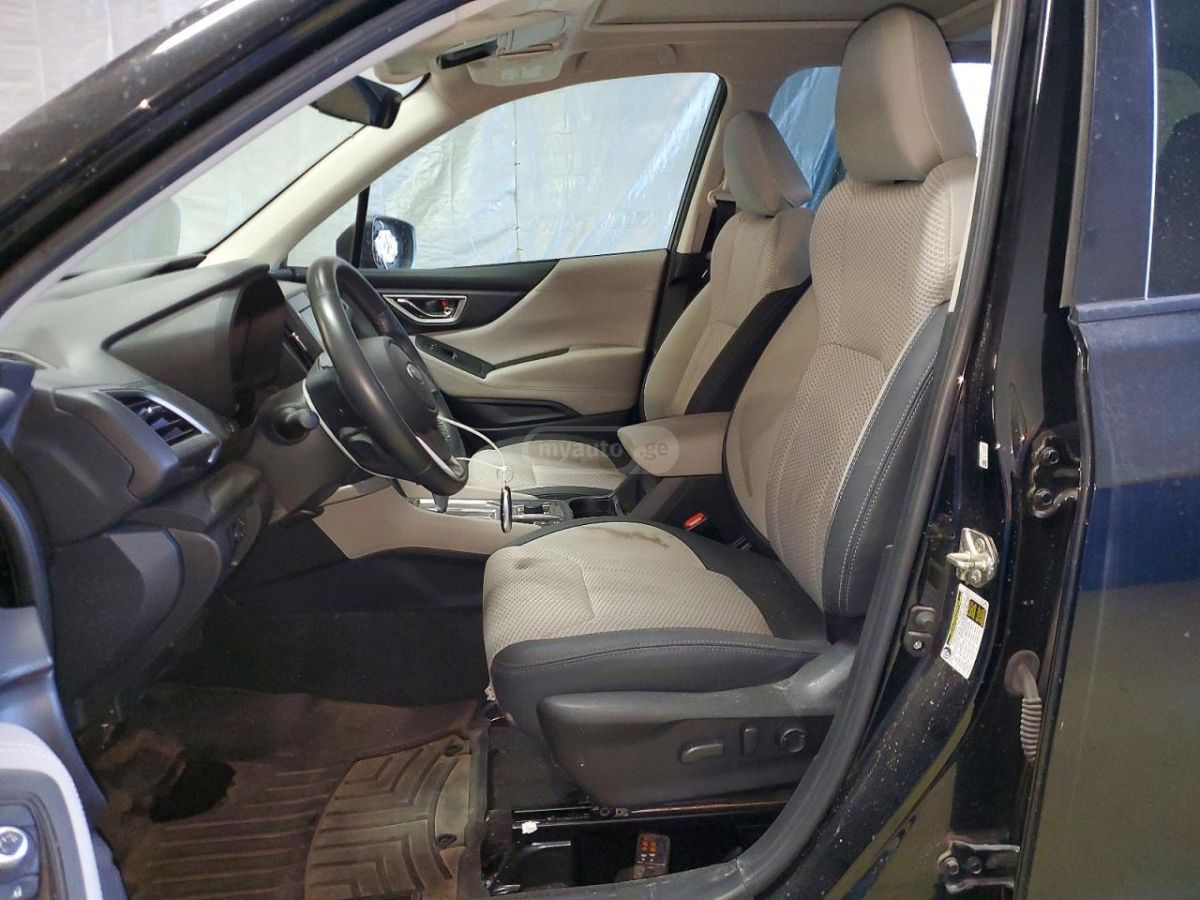 Subaru Premium 4dr All-Wheel Drive CV — миниатюра 7