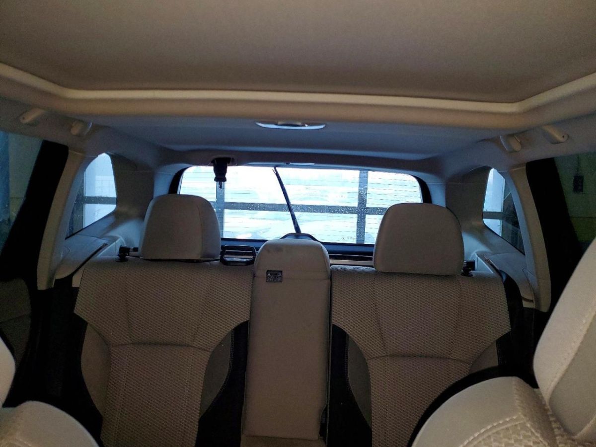 Subaru Premium 4dr All-Wheel Drive CV — миниатюра 9