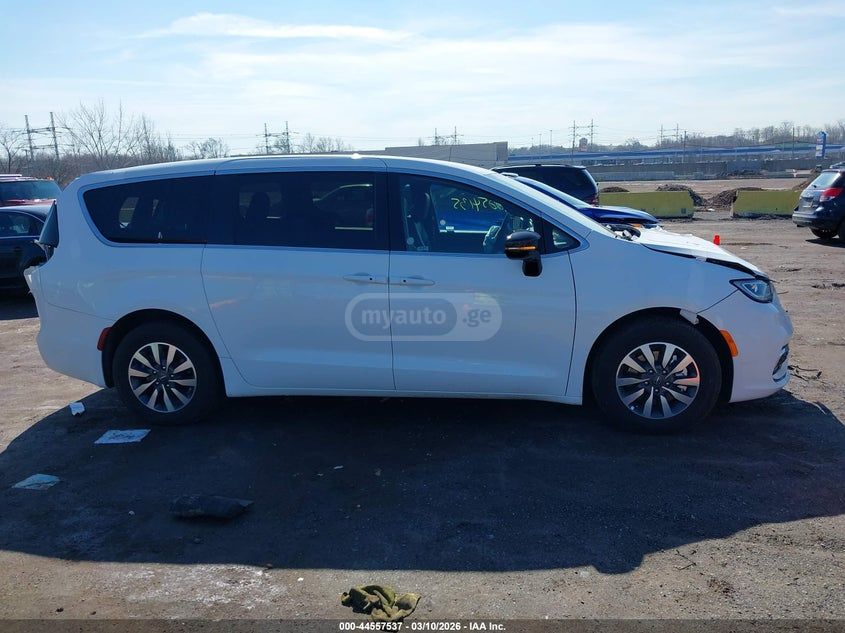 Chrysler Pacifica 2025 — миниатюра 12