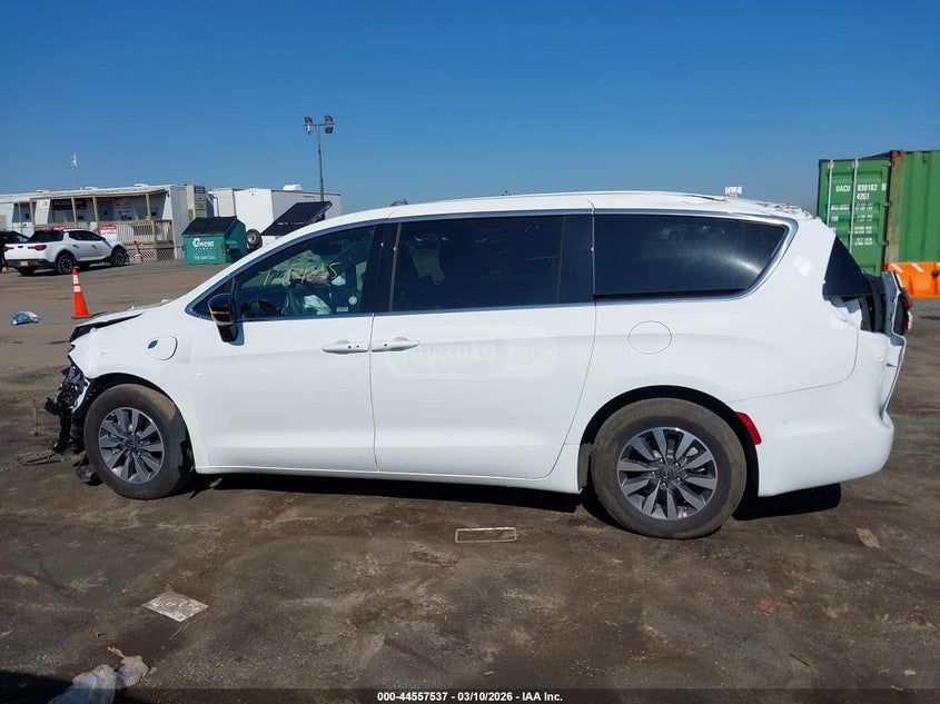 Chrysler Pacifica 2025 — миниатюра 13