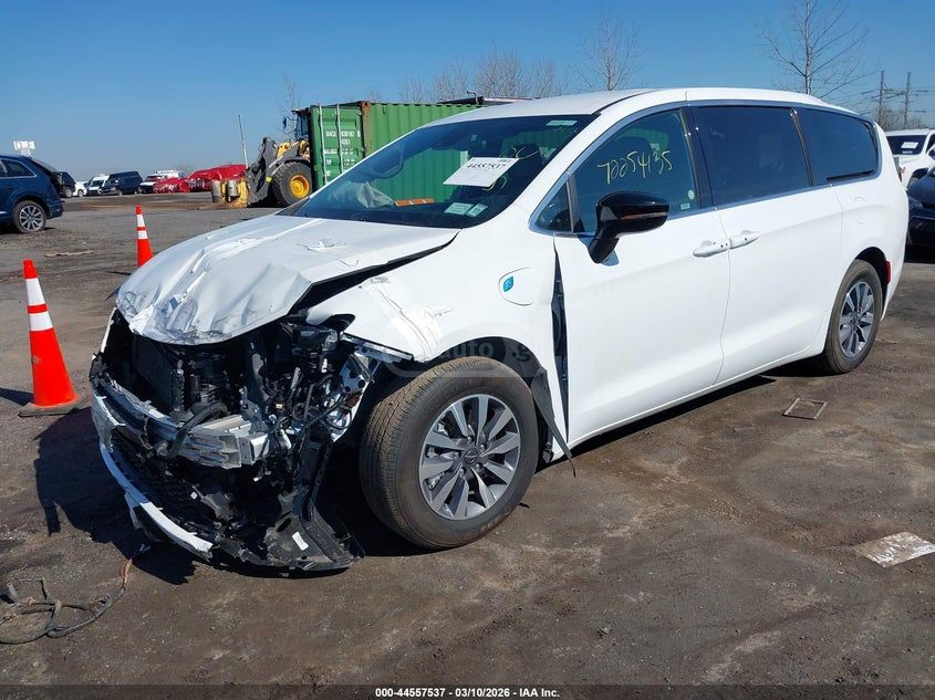 Chrysler Pacifica 2025 — миниатюра 2