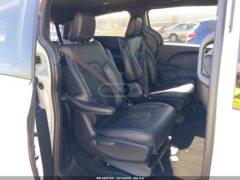 Chrysler Pacifica 2025 — миниатюра 8