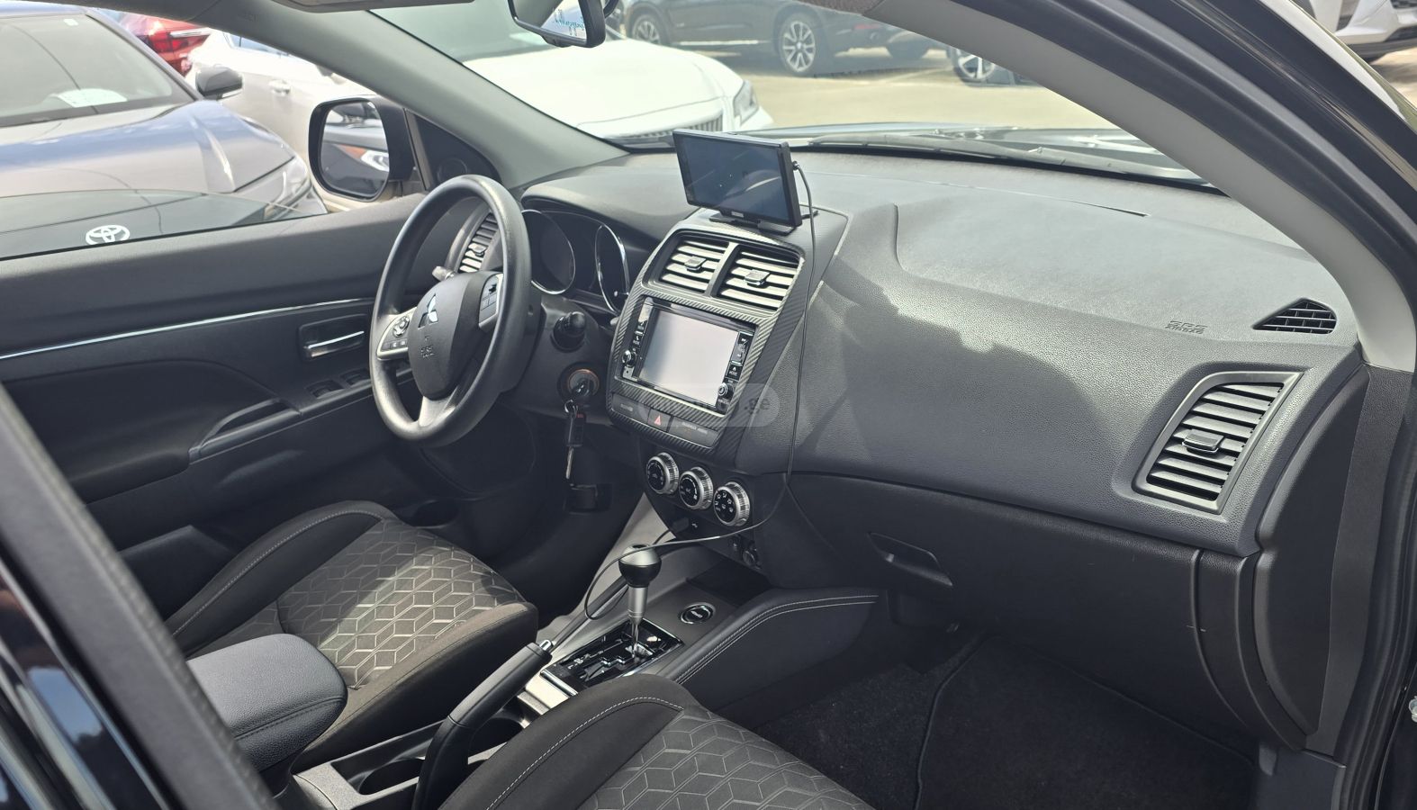 Mitsubishi Outlander Sport - фото 10