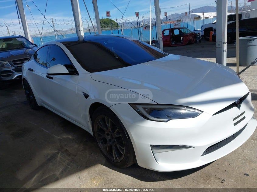 Tesla Model S - фото 1