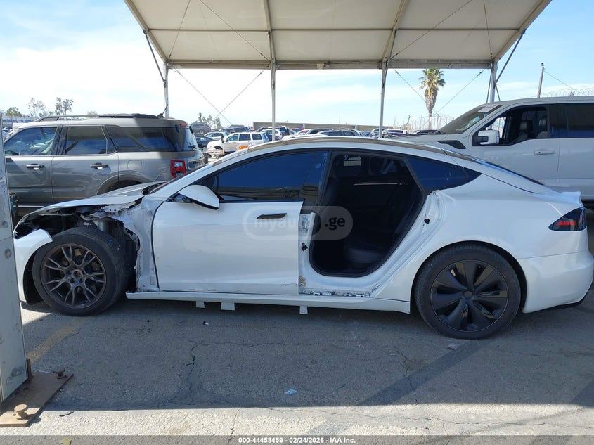 Tesla Model S - фото 13