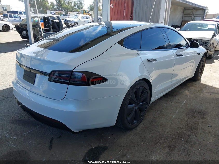 Tesla Model S - фото 4
