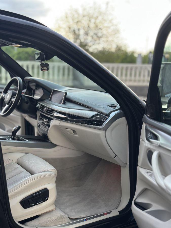 BMW X5 - фото 8