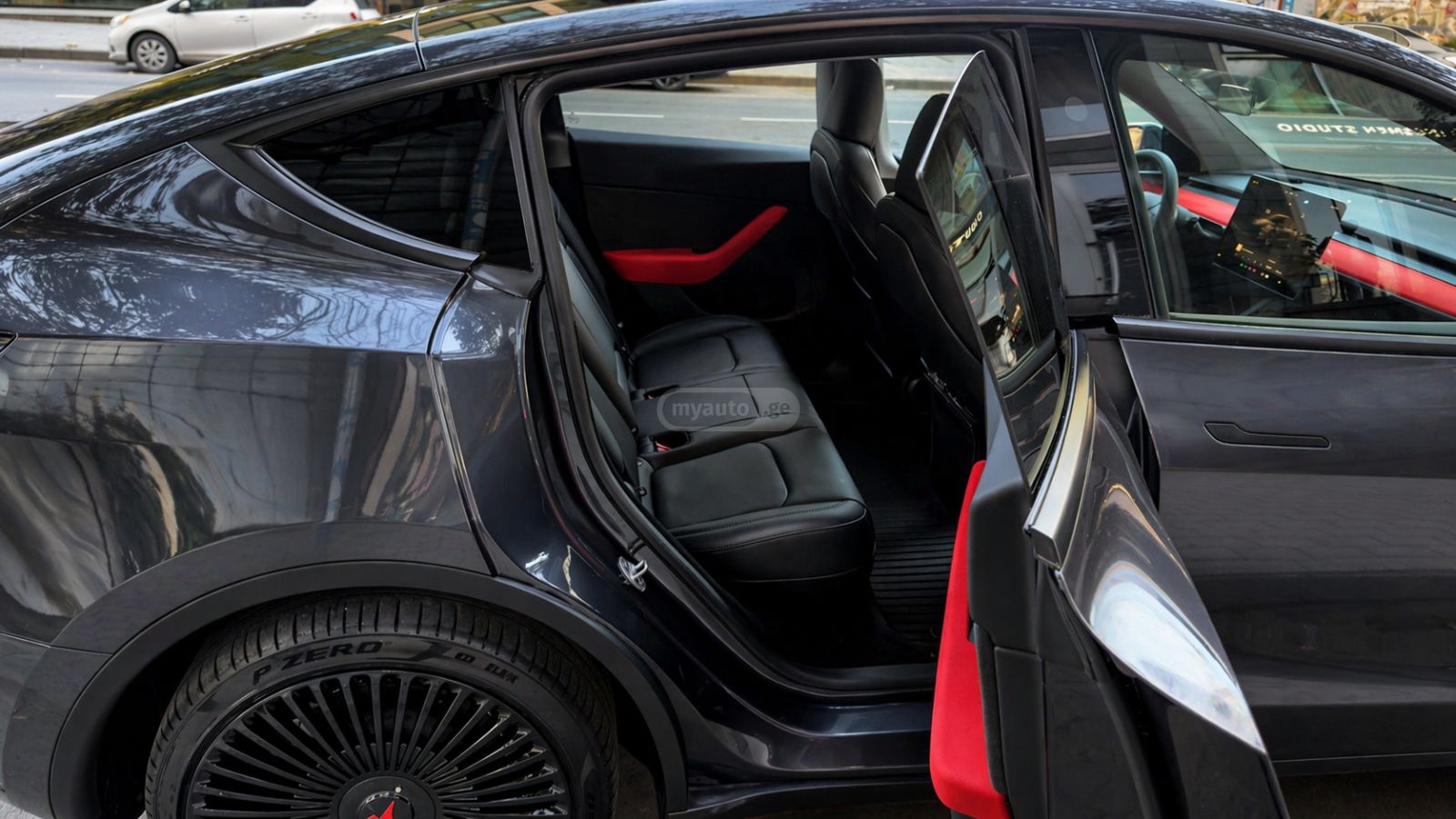 Tesla Model Y - фото 7