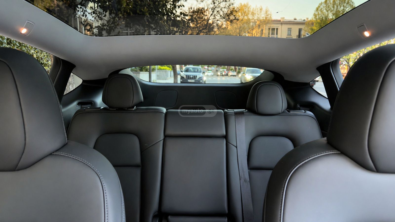 Tesla Model Y - фото 9