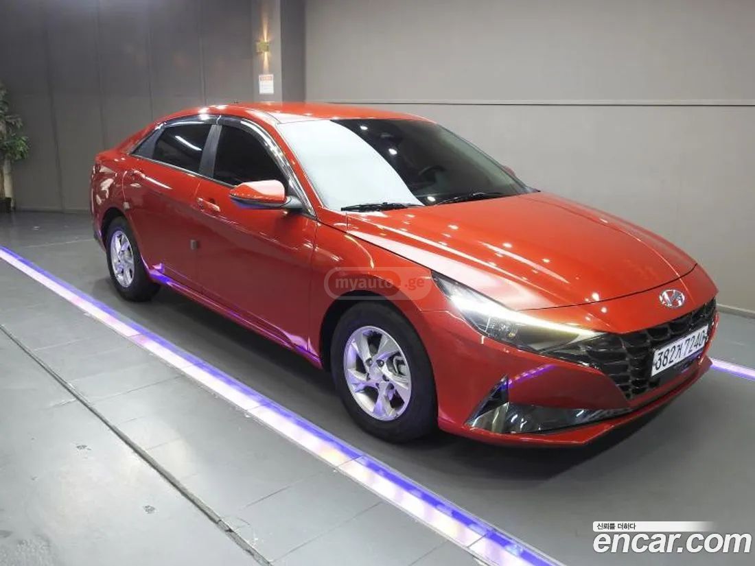 Hyundai Elantra - фото 1