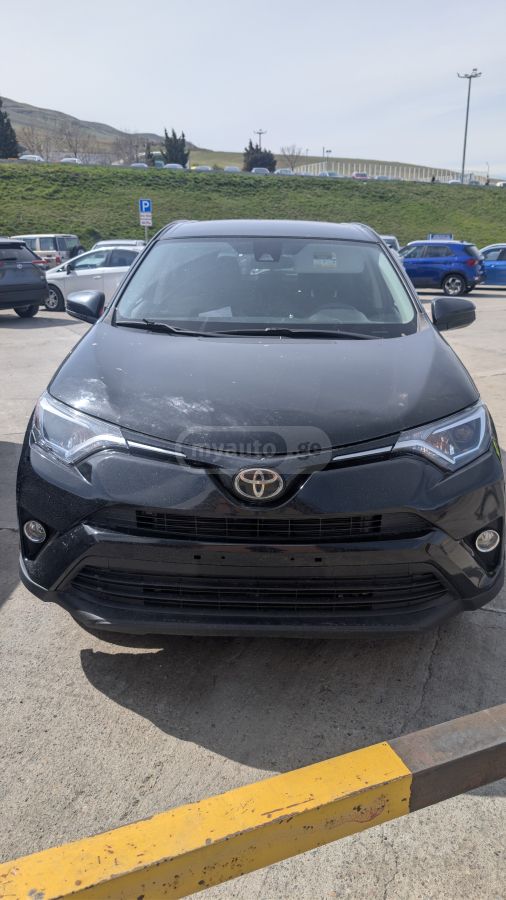 Toyota RAV 4 - фото 1