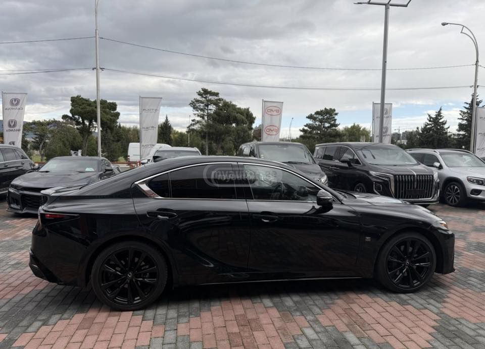 Lexus IS 300 2023 — миниатюра 6