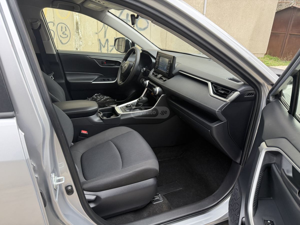 Toyota RAV 4 - фото 5