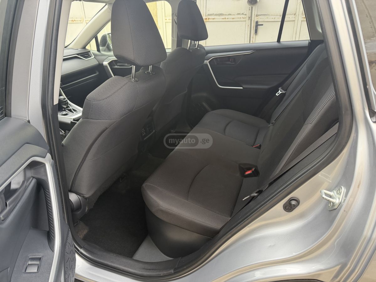 Toyota RAV 4 - фото 6