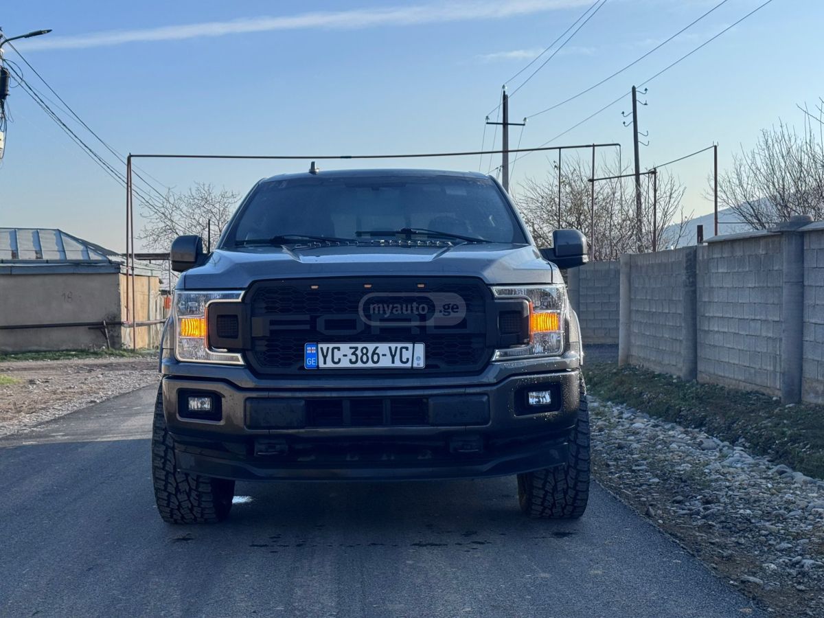 Ford F150 - фото 1
