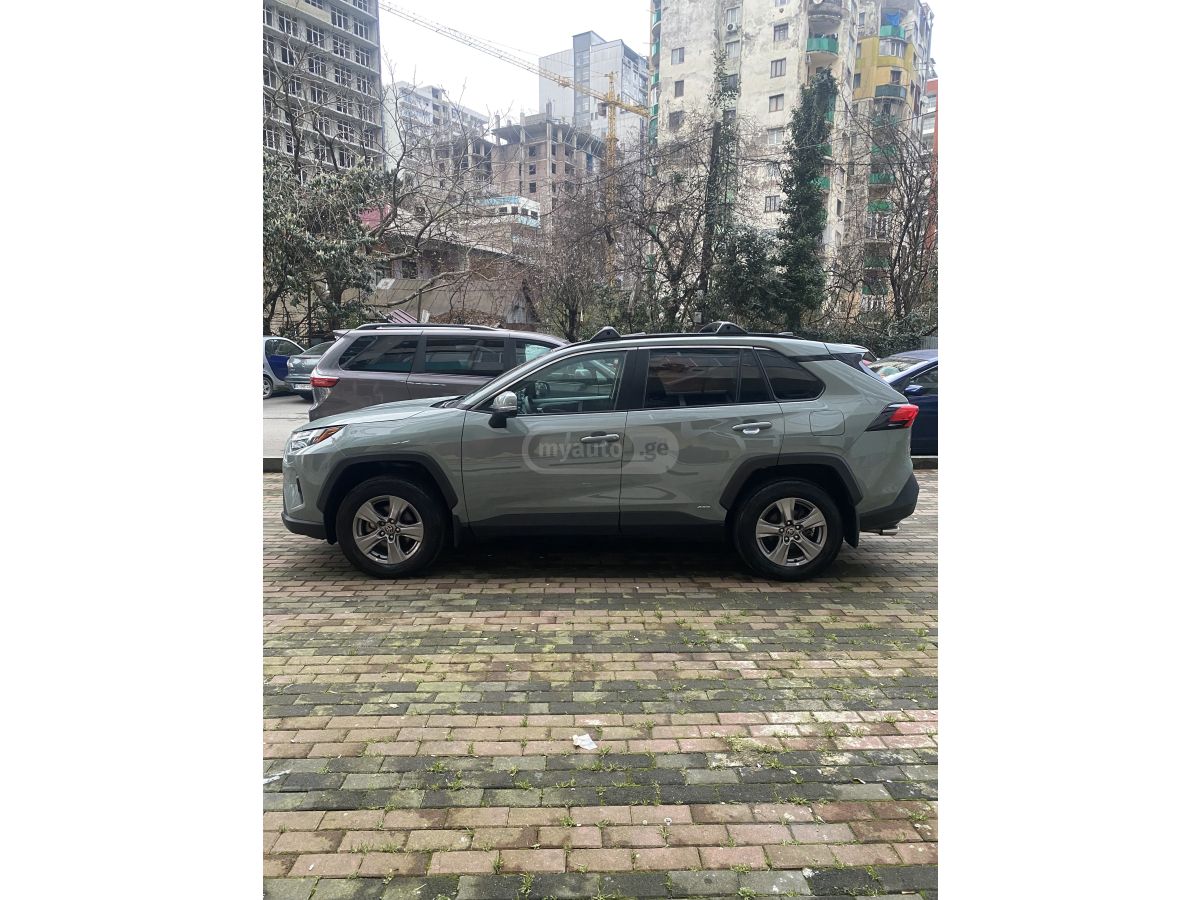 Toyota RAV 4 - фото 4