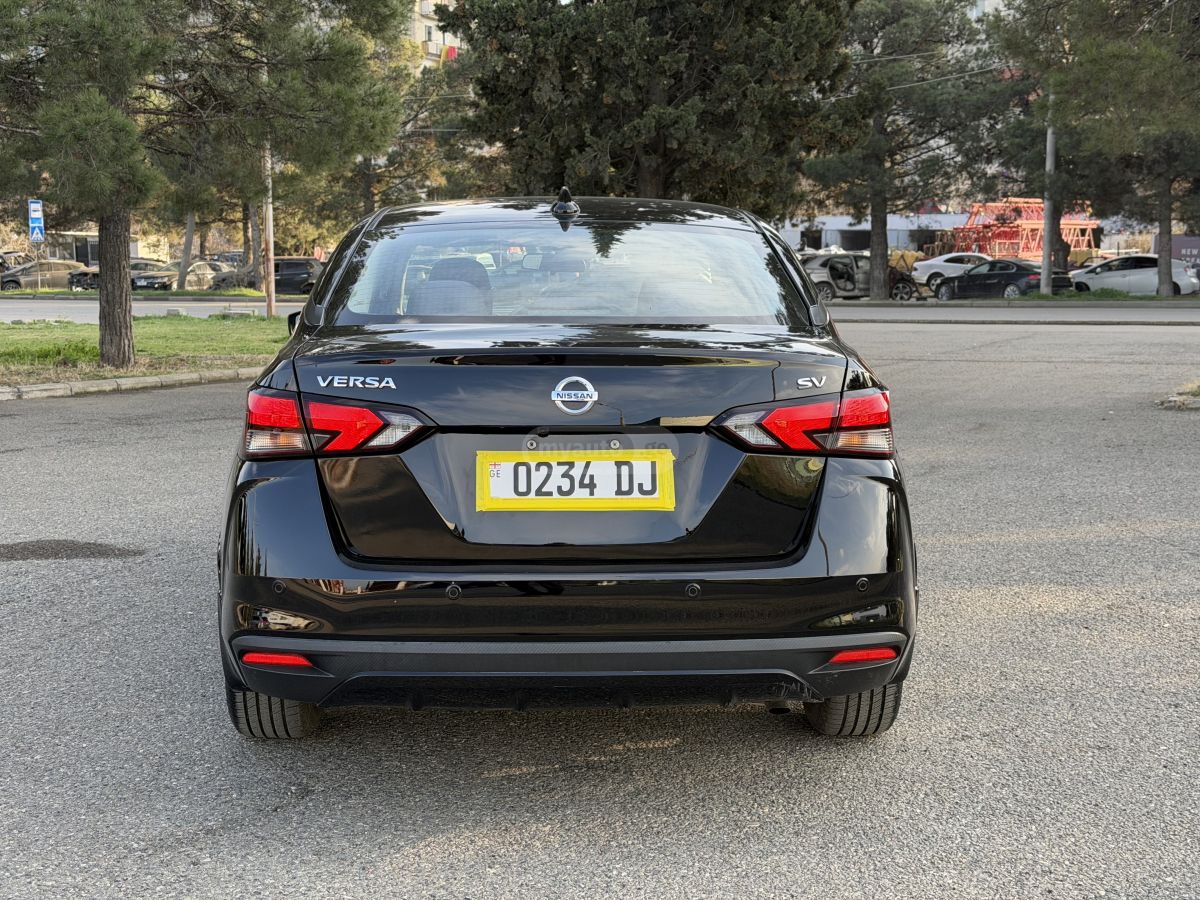 Nissan Versa - фото 5