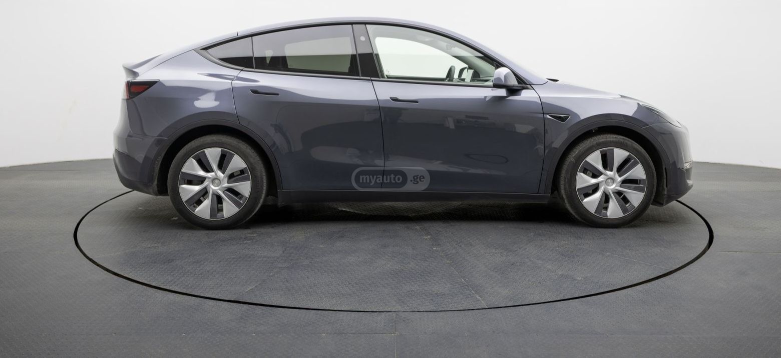 Tesla Model Y - фото 1