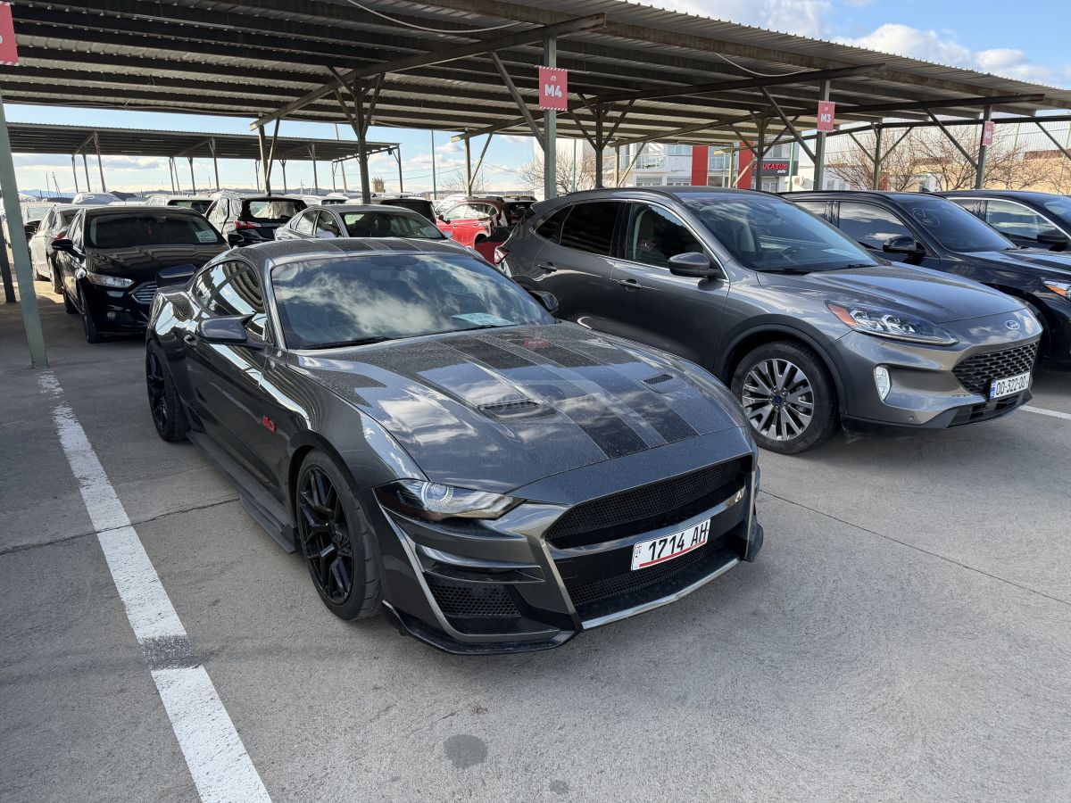 Ford Mustang - фото 1