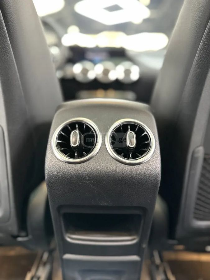 Mercedes-Benz GLA 45 AMG 2023 — миниатюра 10