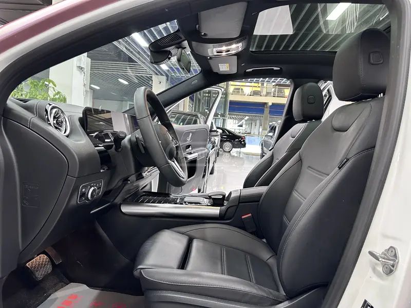 Mercedes-Benz GLA 45 AMG 2023 — миниатюра 11