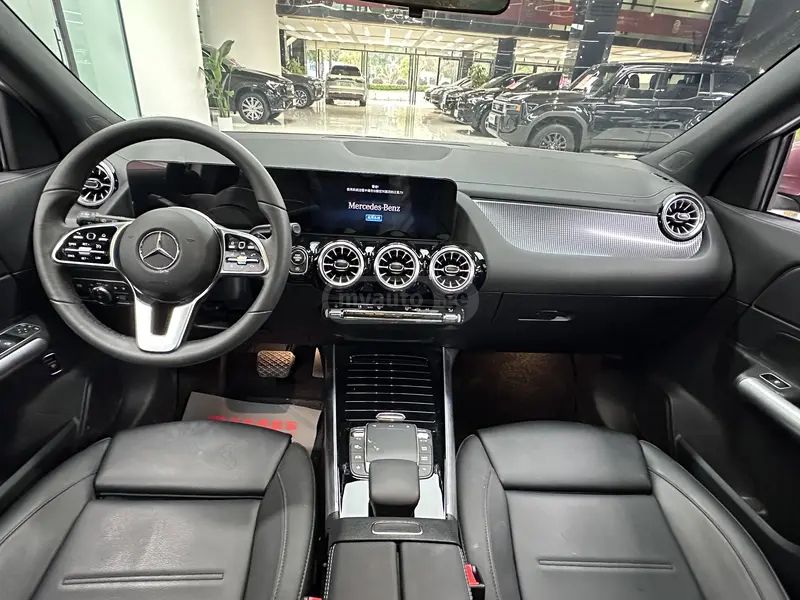 Mercedes-Benz GLA 45 AMG 2023 — миниатюра 7