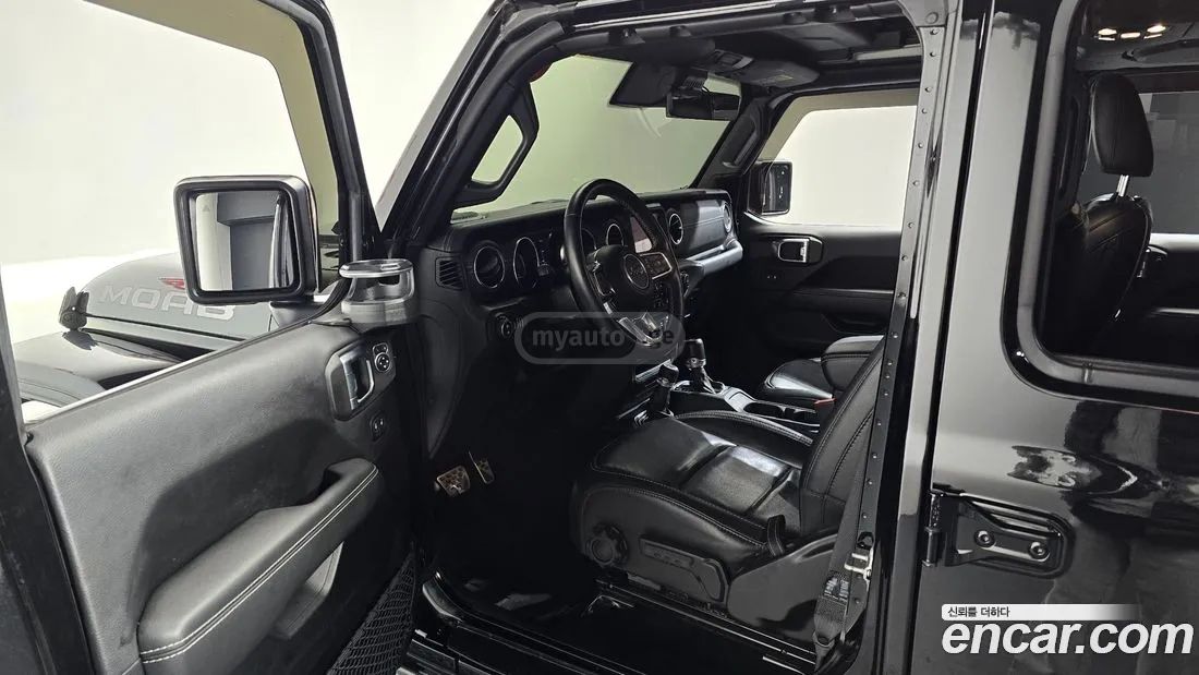 Jeep Wrangler - фото 10