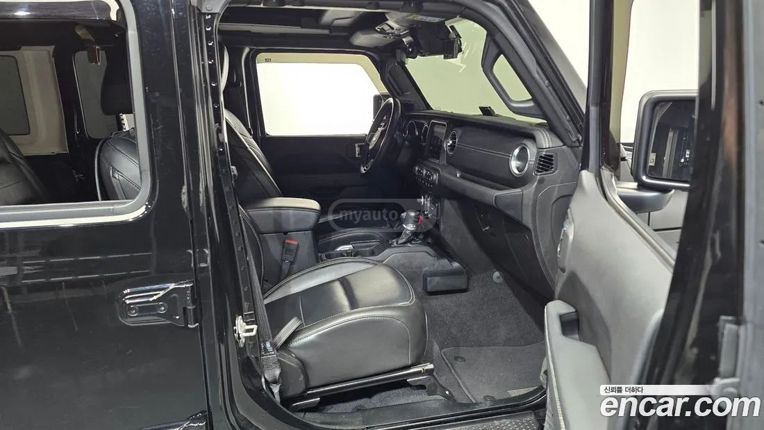 Jeep Wrangler - фото 11