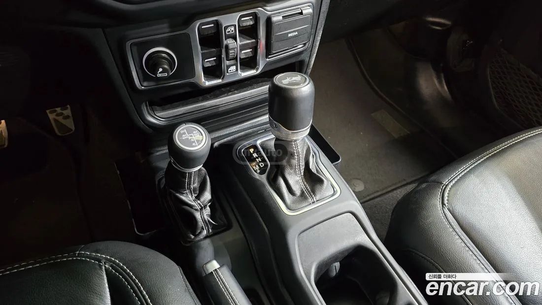 Jeep Wrangler - фото 9