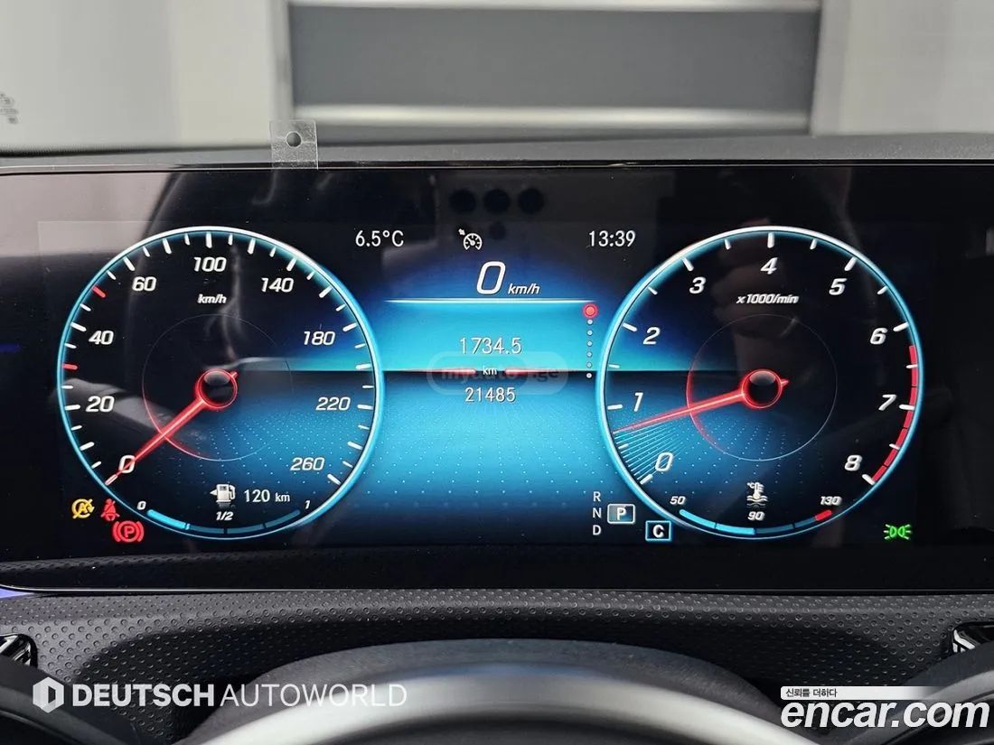 Mercedes-Benz A 45 AMG 2021 — миниатюра 8