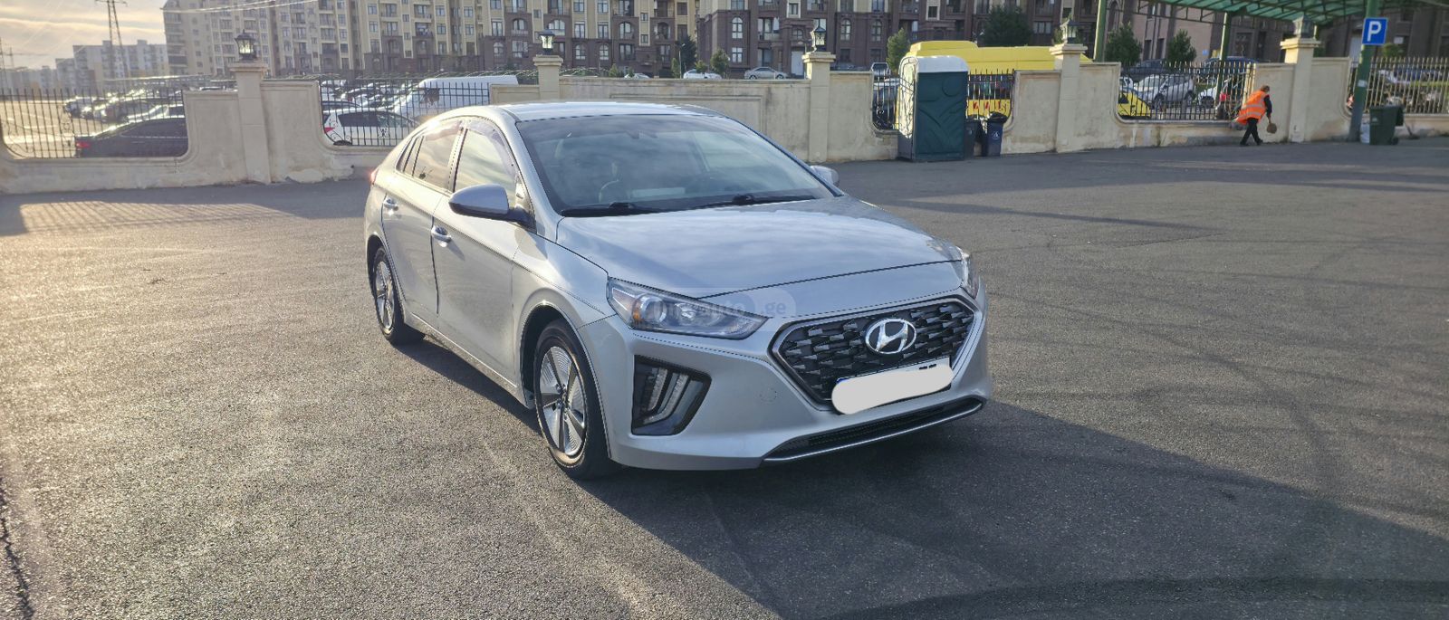 Hyundai Ioniq - фото 1
