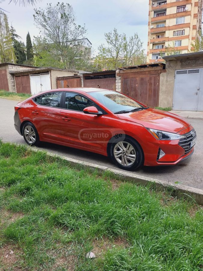 Hyundai Elantra - фото 1