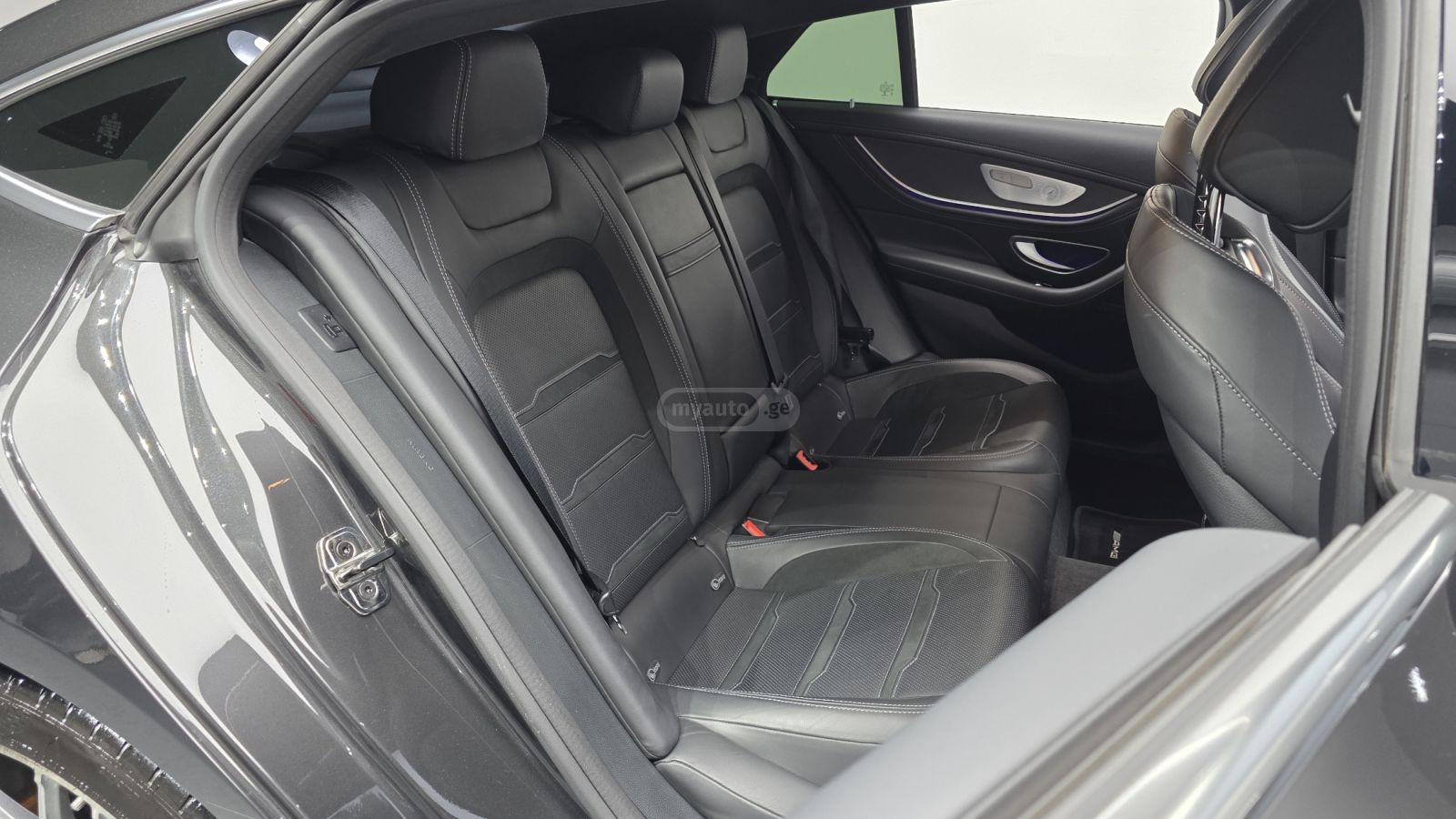 Mercedes-Benz AMG GT 63 - фото 12