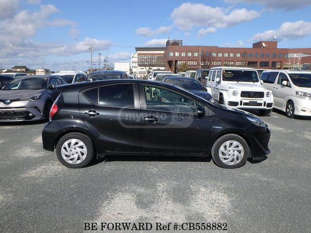 Toyota Aqua - фото 7