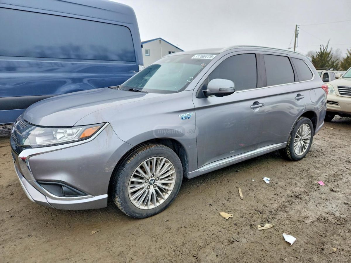 Mitsubishi Outlander - фото 1