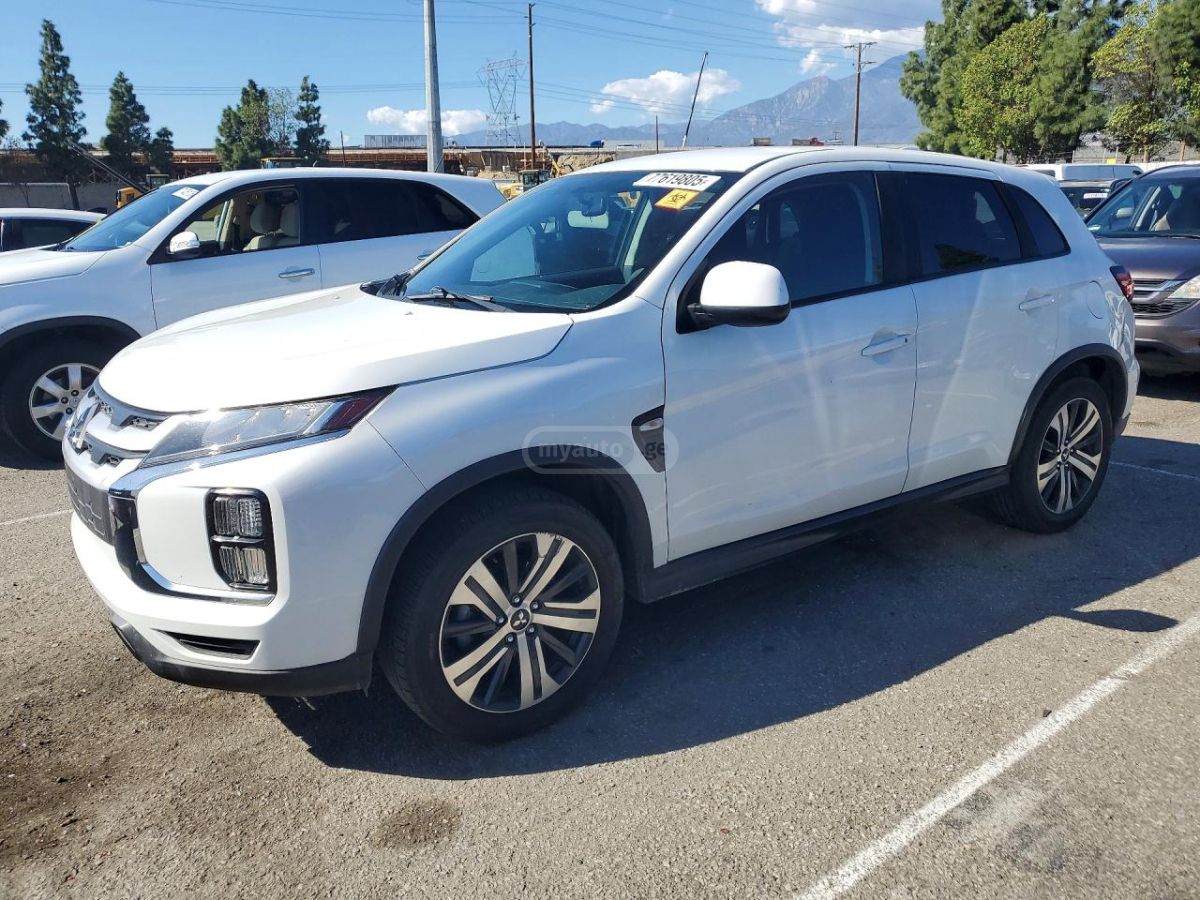 Mitsubishi Outlander - фото 1