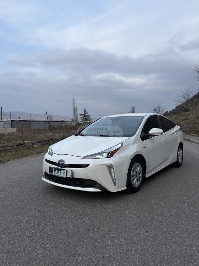 Toyota Prius - фото 1